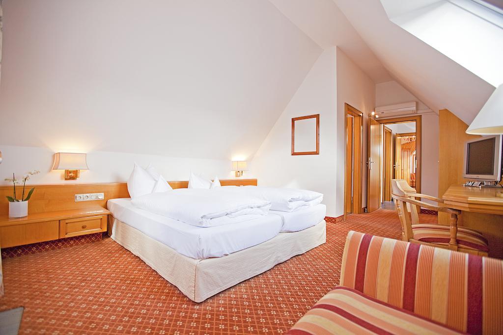 גרלינגן Hotel Krone Ohg חדר תמונה